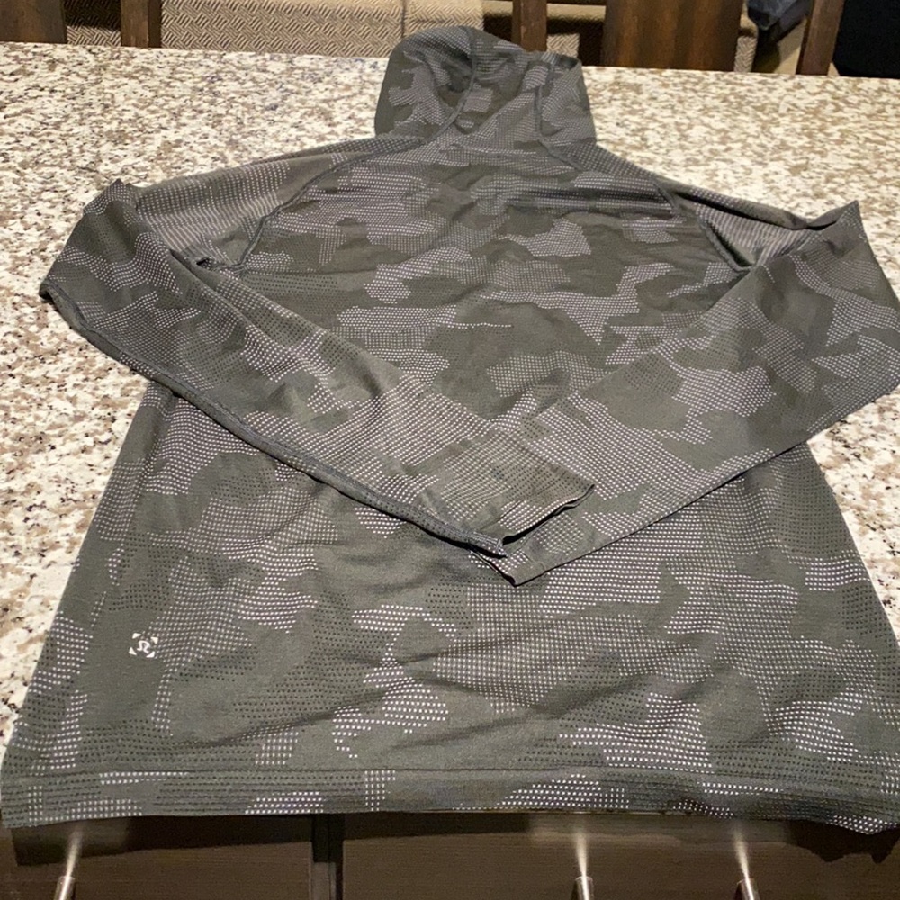 Men’s Lululemon Athletica Camo Hoodie size M